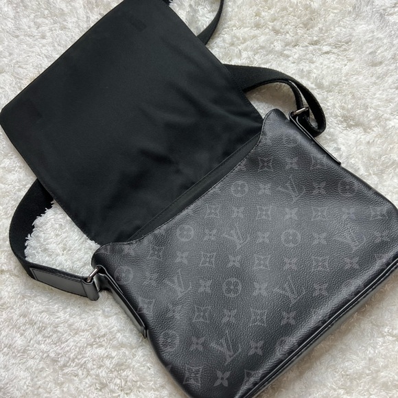 Louis Vuitton District Messenger Bag Monogram Eclipse Canvas PM black - Picture 7 of 10
